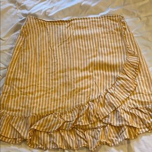 cutest orange and white skirt !